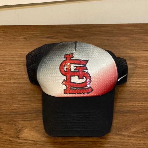 St. Louis Cardinals Hat Women’s - Picture 1 of 4